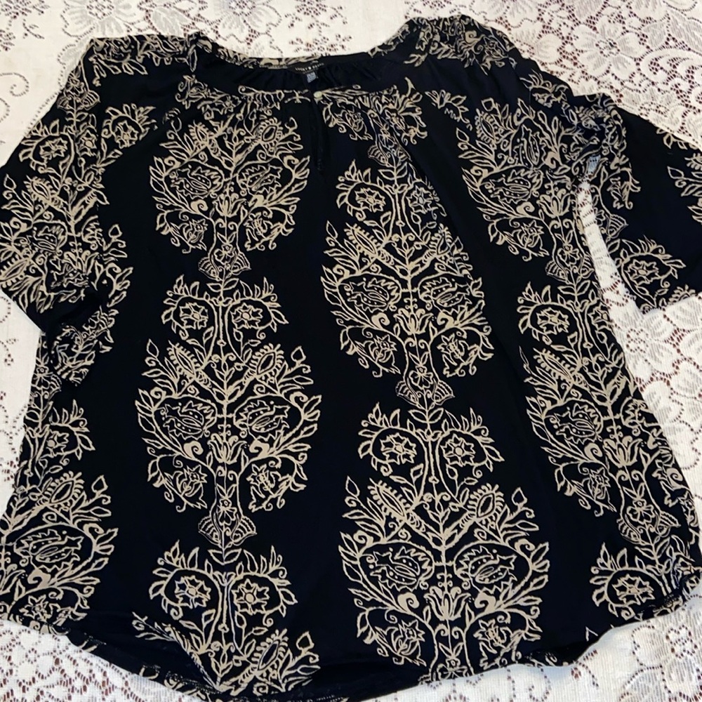 Women's Black Floral Print Top - Cream Pattern